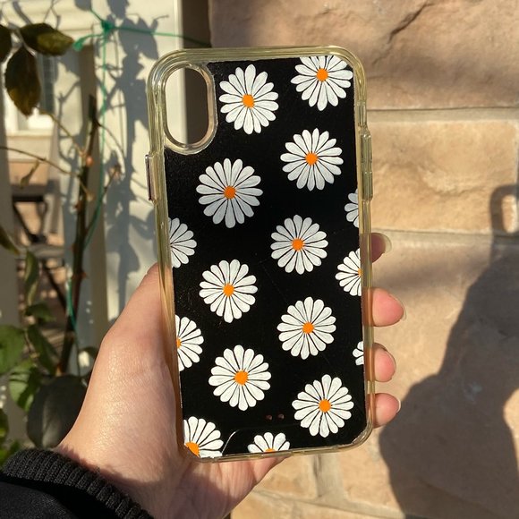 Handmade, painted phone case, daisy design - Picture 1 of 3
